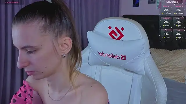 Snapshot of kaleriyaa_ chatting on 04/21/26, 02:51 kaleriyaa online show from 04/21/26, 02:51