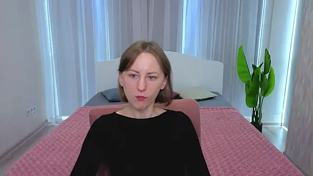 LuluChiiii online show from 10/06/25, 09:51