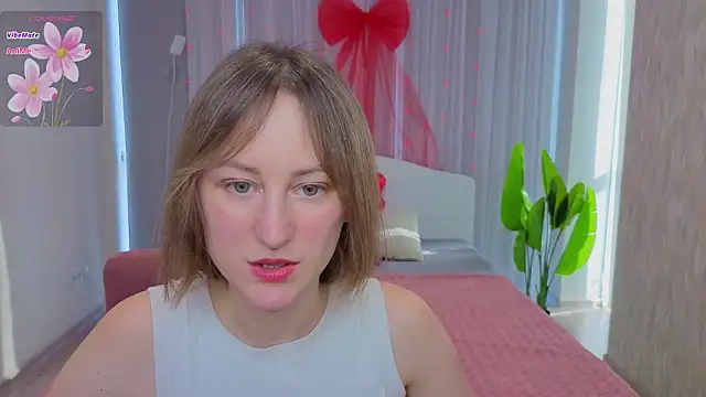 LuluChiiii online show from 02/16/26, 09:49