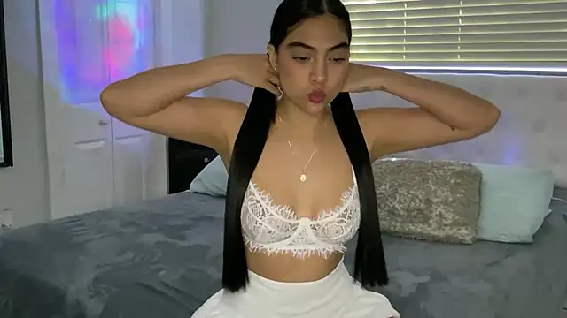 Snapshot of _HANNA_BARKER chatting on 10/31/25, 04:08  HANNA BARKER online show from 10/31/25, 04:08