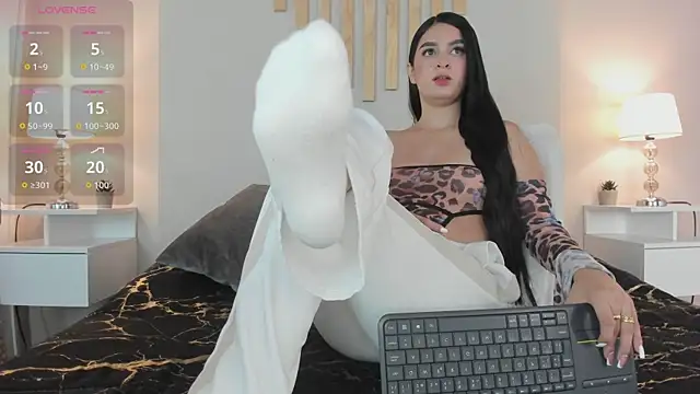 natachadiaz  online show from 10/30/25, 11:00