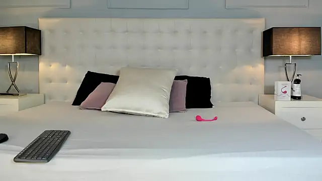 KellyRooss online show from 10/01/25, 12:00