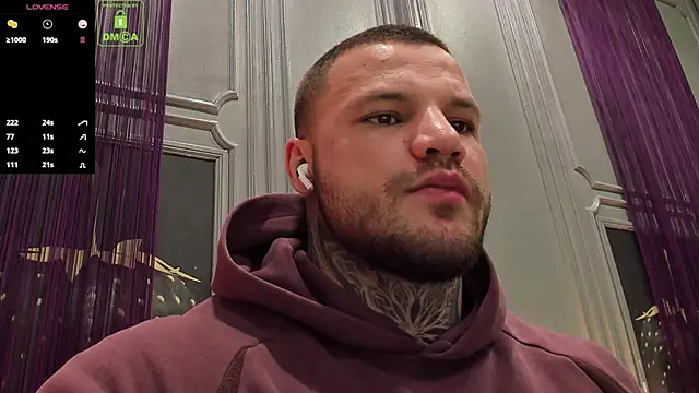 Snapshot of OliverSport chatting on 11/16/25, 10:54 OliverSport online show from 11/16/25, 10:54