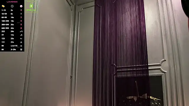 Snapshot of OliverSport chatting on 12/04/25, 04:44 OliverSport online show from 12/04/25, 04:44