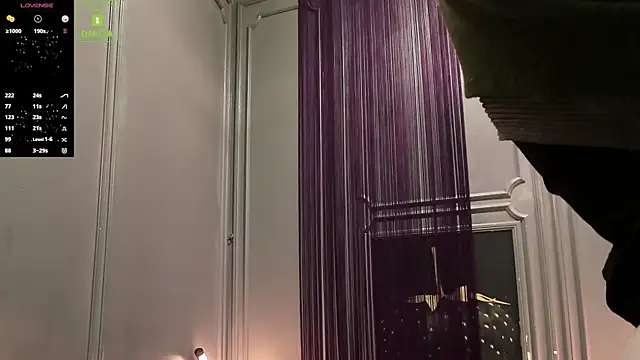 Snapshot of OliverSport chatting on 12/05/25, 10:57 OliverSport online show from 12/05/25, 10:57