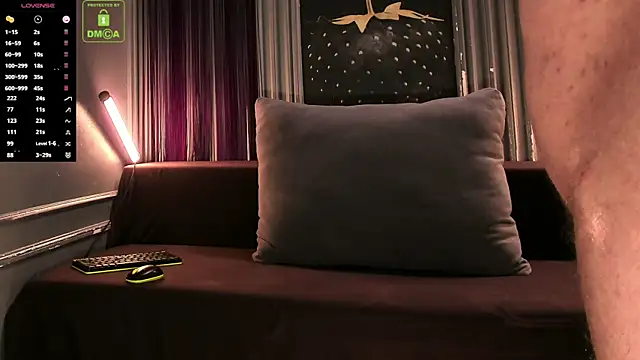 Snapshot of OliverSport chatting on 03/11/26, 12:44 OliverSport online show from 03/11/26, 12:44