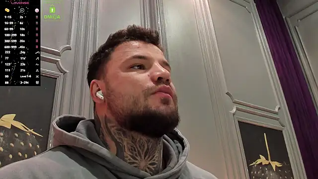 Snapshot of OliverSport chatting on 03/25/26, 03:51 OliverSport online show from 03/25/26, 03:51