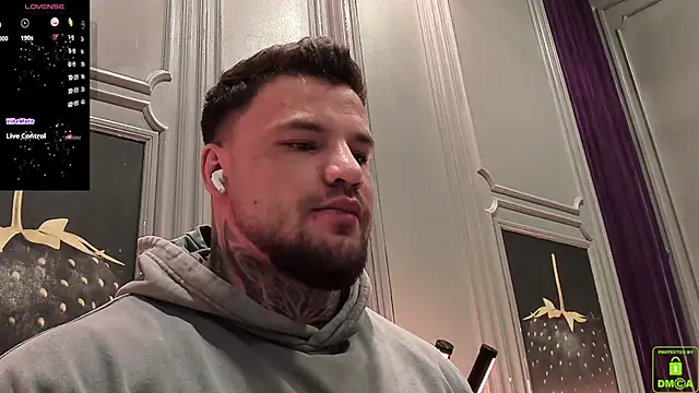 Snapshot of OliverSport chatting on 04/05/26, 05:04 OliverSport online show from 04/05/26, 05:04