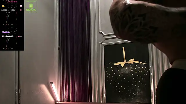 Snapshot of OliverSport chatting on 04/08/26, 11:43 OliverSport online show from 04/08/26, 11:43