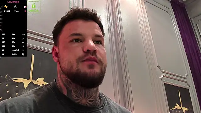 Snapshot of OliverSport chatting on 04/12/26, 04:45 OliverSport online show from 04/12/26, 04:45