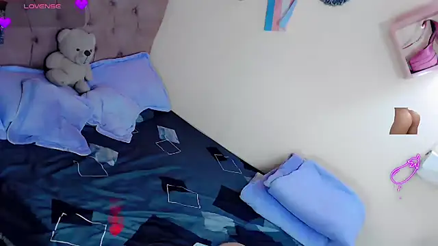 Snapshot of Percy-99 chatting on 09/25/25, 04:05 Percy-99 online show from 09/25/25, 04:05