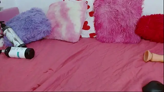 Snapshot of suzanhot_30 chatting on 11/21/25, 08:18 suzanhot 30 online show from 11/21/25, 08:18