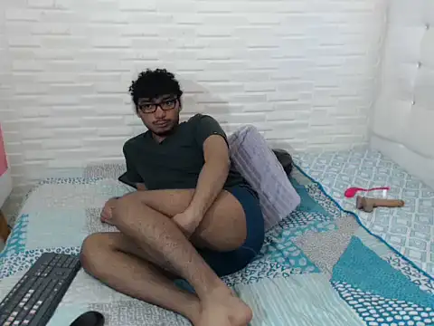 Snapshot of felipecams123 chatting on 09/13/25, 12:32 felipecams123 online show from 09/13/25, 12:32