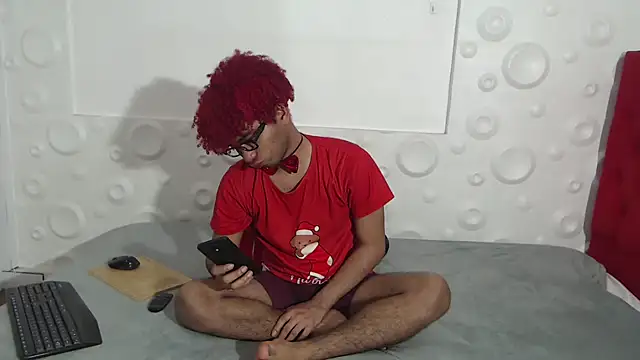 Snapshot of felipecams123 chatting on 11/12/25, 02:01 felipecams123 online show from 11/12/25, 02:01