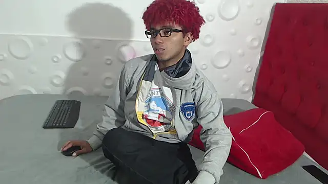 Snapshot of felipecams123 chatting on 11/21/25, 01:15 felipecams123 online show from 11/21/25, 01:15