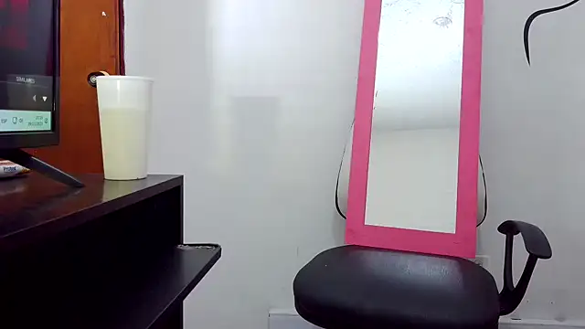 Snapshot of felipecams123 chatting on 11/30/25, 02:15 felipecams123 online show from 11/30/25, 02:15