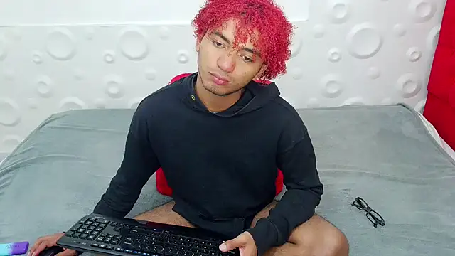 Snapshot of felipecams123 chatting on 12/05/25, 01:47 felipecams123 online show from 12/05/25, 01:47