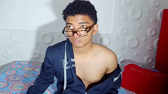 Snapshot of felipecams123 chatting on 12/22/25, 05:21 felipecams123 online show from 12/22/25, 05:21