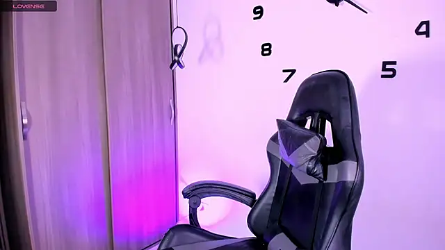 Snapshot of fhalon_foxxxys_ chatting on 09/21/25, 09:00 fhalon foxxxys  online show from 09/21/25, 09:00