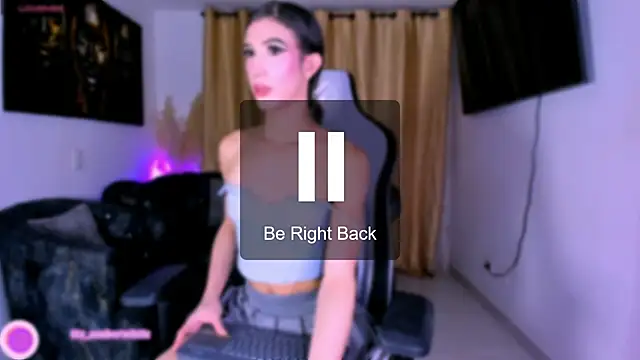 Snapshot of fhalon_foxxxys_ chatting on 10/05/25, 10:02 fhalon foxxxys  online show from 10/05/25, 10:02