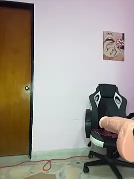 Snapshot of LunaaRosse chatting on 03/23/26, 02:48 LunaaRosse online show from 03/23/26, 02:48