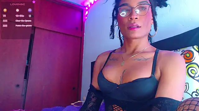 Snapshot of Cristalhottie2324 chatting on 11/13/25, 09:36 Cristalhottie2324 online show from 11/13/25, 09:36