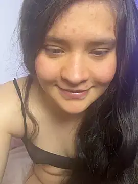 Snapshot of Emilyybennet_ chatting on 11/26/25, 02:45 Emilyybennet online show from 11/26/25, 02:45