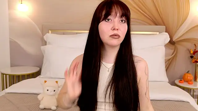 Snapshot of VanessaFields chatting on 10/18/25, 03:02 VanessaFields online show from 10/18/25, 03:02