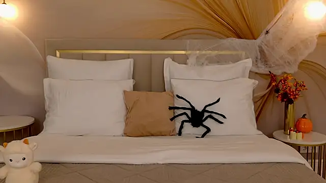 Snapshot of VanessaFields chatting on 10/22/25, 03:12 VanessaFields online show from 10/22/25, 03:12