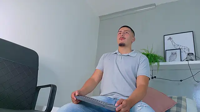 MrFox   online show from 10/28/25, 07:27