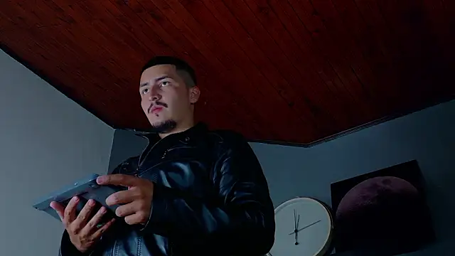 MrFox   online show from 02/25/26, 07:23