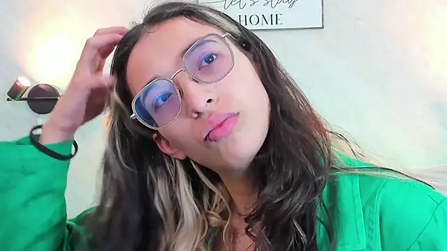 Emilia Bons online show from 09/29/25, 01:49