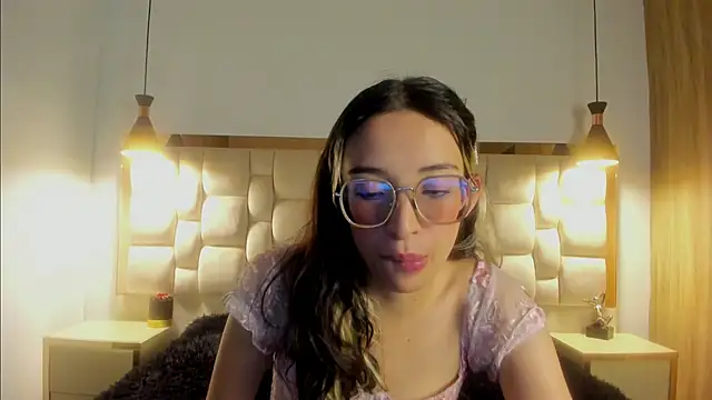 Emilia Bons online show from 10/28/25, 01:14