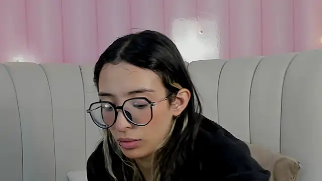 Emilia Bons online show from 12/19/25, 01:18