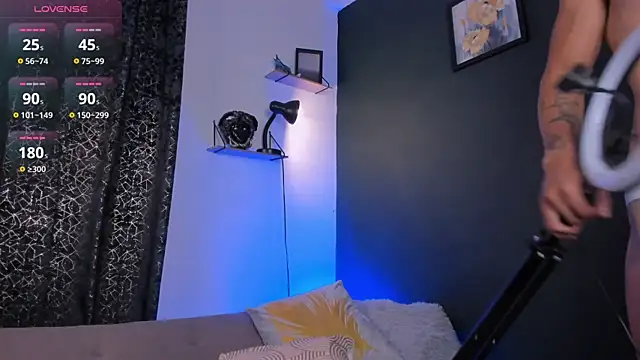 Snapshot of MarkSantozz chatting on 10/28/25, 07:05 MarkSantozz online show from 10/28/25, 07:05