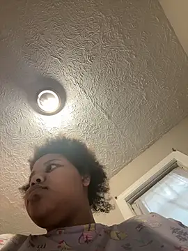 Snapshot of chocolate_bella chatting on 11/21/25, 01:10 chocolate bella online show from 11/21/25, 01:10