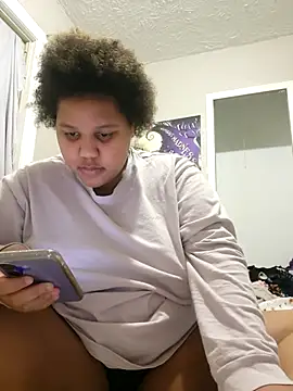 Snapshot of chocolate_bella chatting on 12/04/25, 11:24 chocolate bella online show from 12/04/25, 11:24