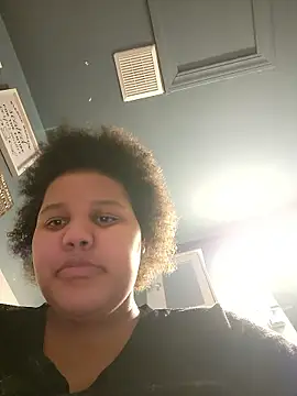 Snapshot of chocolate_bella chatting on 01/16/26, 04:49 chocolate bella online show from 01/16/26, 04:49