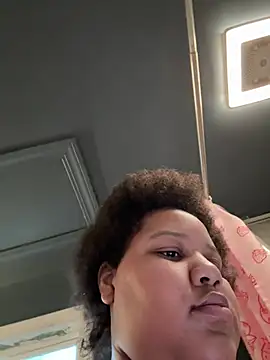 Snapshot of chocolate_bella chatting on 03/07/26, 02:25 chocolate bella online show from 03/07/26, 02:25