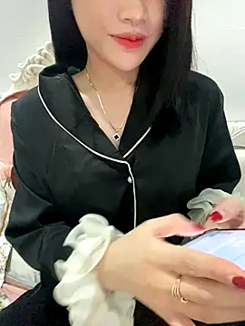 Snapshot of Beiiu_18 chatting on 09/21/25, 08:21 Beiiu 18 online show from 09/21/25, 08:21