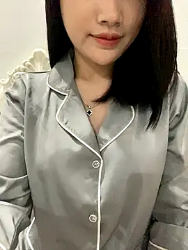 Snapshot of Beiiu_18 chatting on 10/04/25, 08:29 Beiiu 18 online show from 10/04/25, 08:29