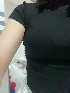 Snapshot of Beiiu_18 chatting on 10/11/25, 08:40 Beiiu 18 online show from 10/11/25, 08:40