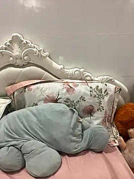 Snapshot of Beiiu_18 chatting on 10/31/25, 08:10 Beiiu 18 online show from 10/31/25, 08:10