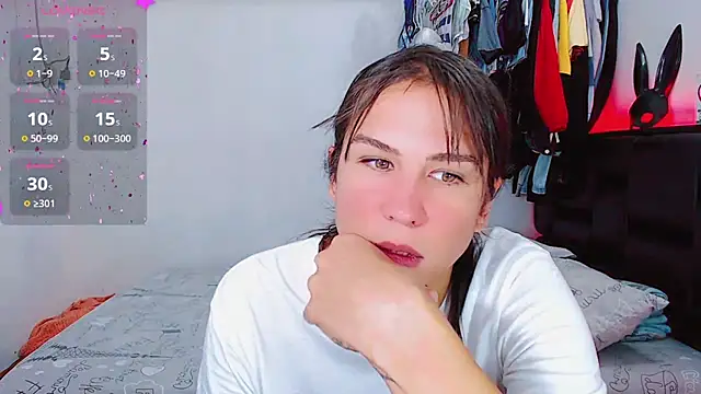Snapshot of Azley_sweet chatting on 06/24/26, 02:27 Azley sweet online show from 06/24/26, 02:27
