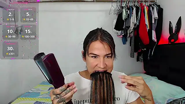 Snapshot of Azley_sweet chatting on 06/30/26, 01:01 Azley sweet online show from 06/30/26, 01:01