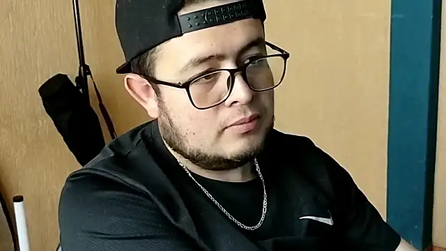 Snapshot of Esteban_wolf chatting on 02/22/26, 06:50 Esteban wolf online show from 02/22/26, 06:50