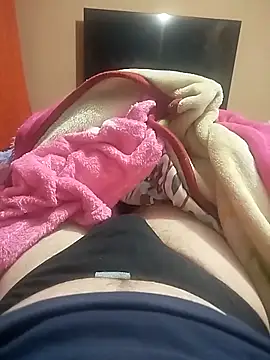 Snapshot of Esteban_wolf chatting on 02/25/26, 04:44 Esteban wolf online show from 02/25/26, 04:44