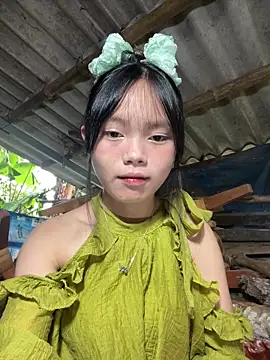 Snapshot of AdamLazis chatting on 10/01/25, 01:44 AdamLazis online show from 10/01/25, 01:44