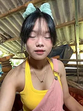 Snapshot of AdamLazis chatting on 10/05/25, 12:53 AdamLazis online show from 10/05/25, 12:53