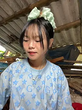 Snapshot of AdamLazis chatting on 10/17/25, 12:36 AdamLazis online show from 10/17/25, 12:36